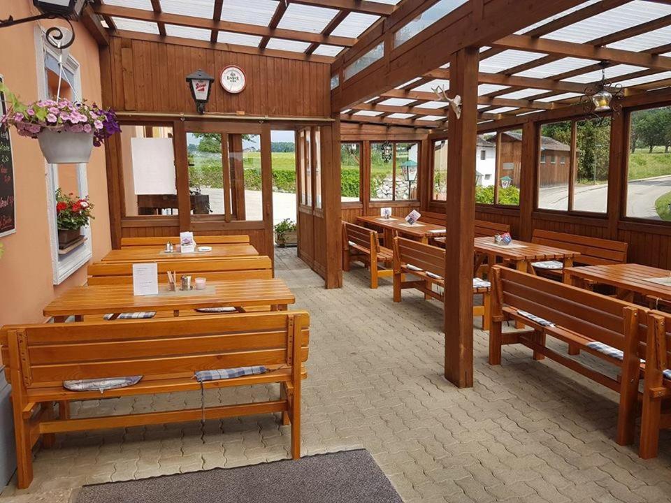 Gasthaus Kloibhofer Neukirchen bei Lambach Экстерьер фото
